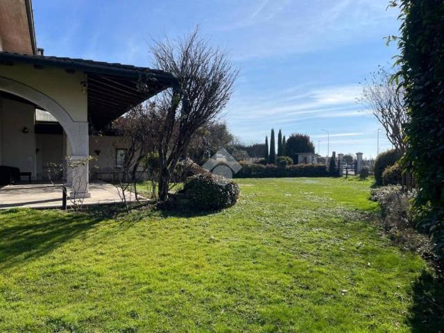 Villa Indipendente in vendita a Travagliato, Lombardia