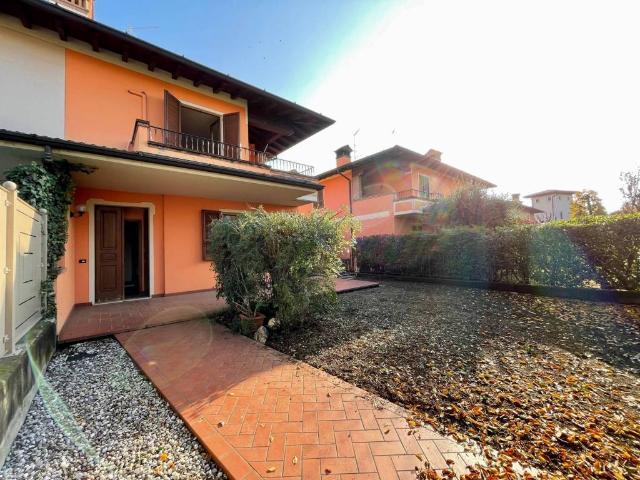 Villa Indipendente in vendita a Travagliato, Lombardia