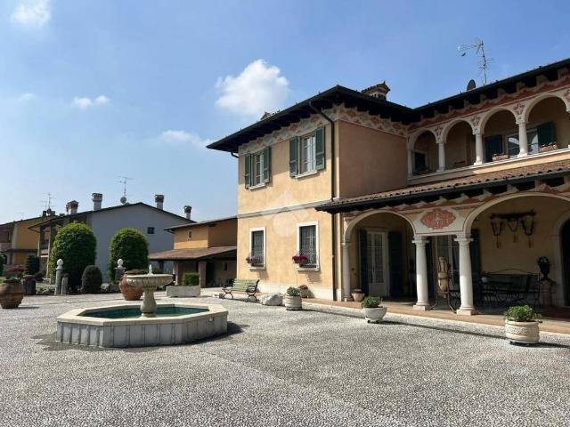 Villa Indipendente in vendita a Travagliato, Lombardia