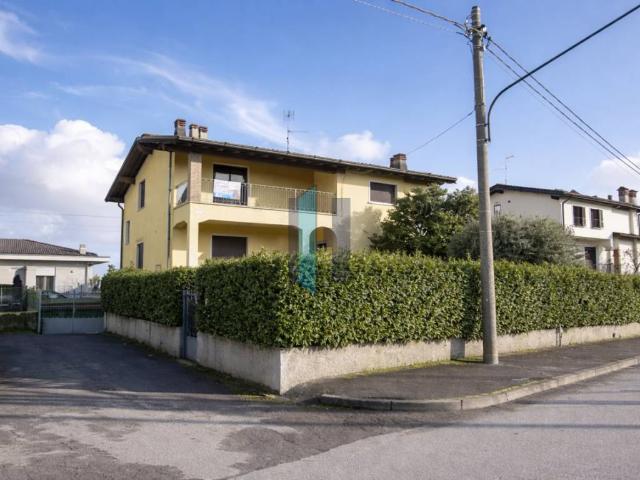 Villa Indipendente in vendita a Travagliato, Lombardia