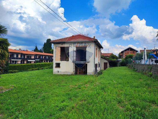 Villa Indipendente in vendita a Travedona Monate, Lombardia
