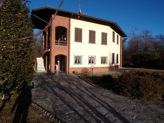 Villa Indipendente in vendita a Travedona Monate, Lombardia