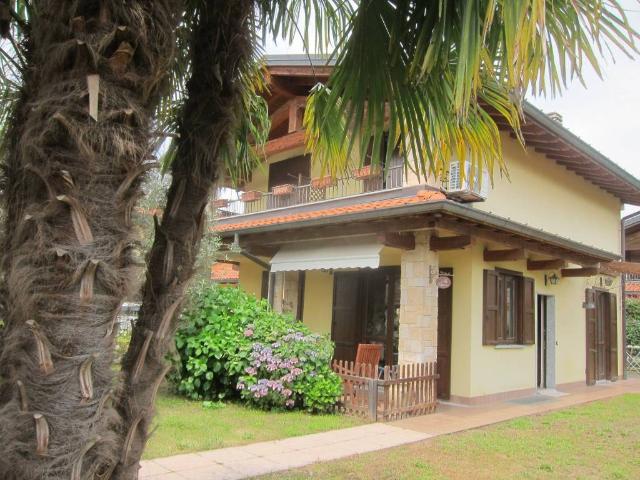 Villa Indipendente in vendita a Travedona Monate, Lombardia