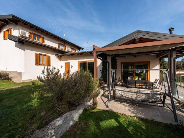 Villa Indipendente in vendita a Travedona, Travedona Monate