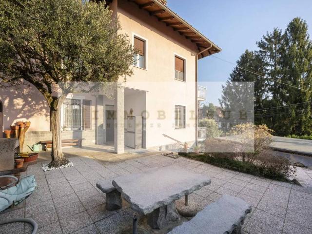 Villa Indipendente in vendita a Travedona Monate, Lombardia