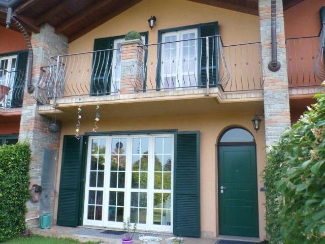 Villa Indipendente in vendita a Travedona Monate, Lombardia