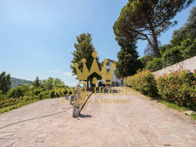 Villa Indipendente in vendita a Traversetolo, Reggio Emilia