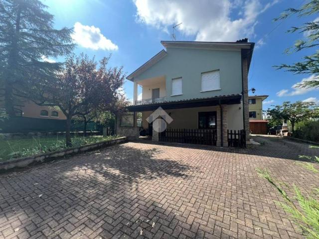 Villa Indipendente in vendita a Vignale, Traversetolo
