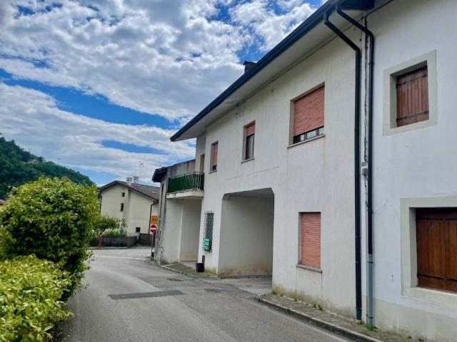 Villa Indipendente in vendita a Travesio, Friuli-Venezia Giulia