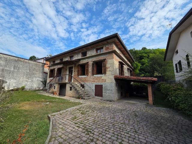 Villa Indipendente in vendita a Travesio, Friuli-Venezia Giulia