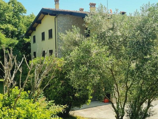 Villa Indipendente in vendita a Travo, Reggio Emilia
