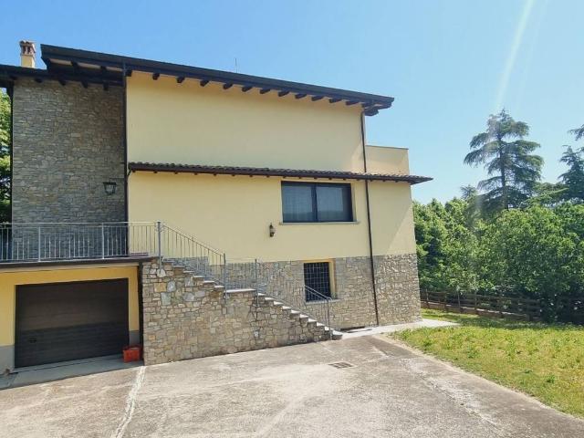 Villa Indipendente in vendita a Travo, Reggio Emilia