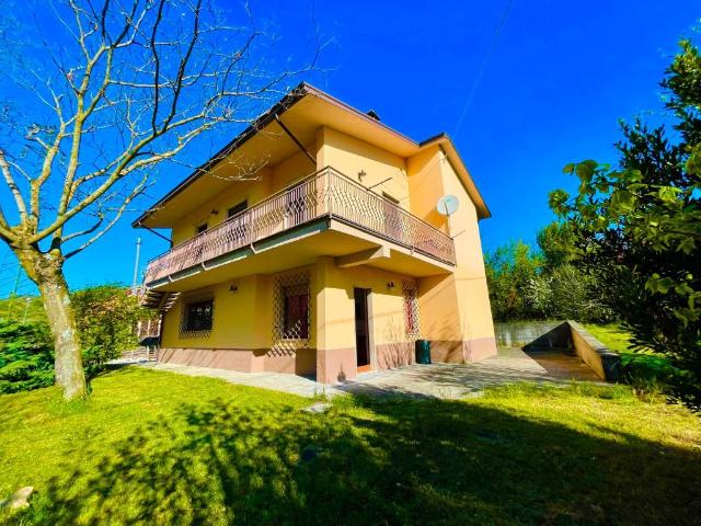 Villa Indipendente in vendita a Travo, Reggio Emilia