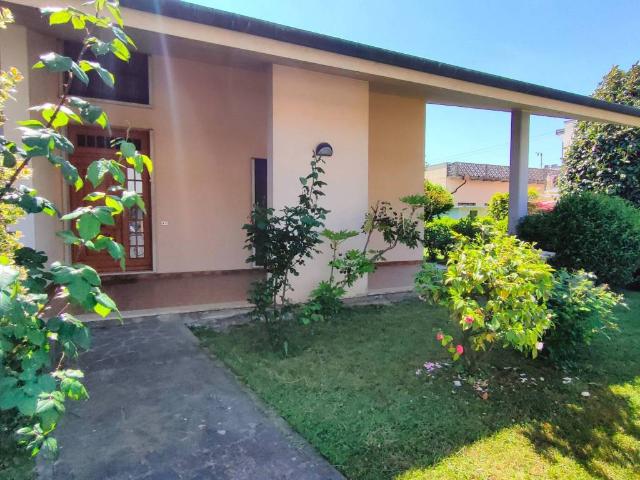 Villa Indipendente in vendita a Trebaseleghe, Veneto