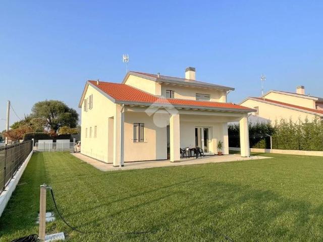 Villa Indipendente in vendita a Trebaseleghe, Veneto