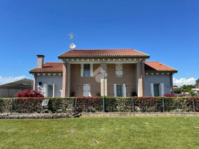 Villa Indipendente in vendita a Trebaseleghe, Veneto