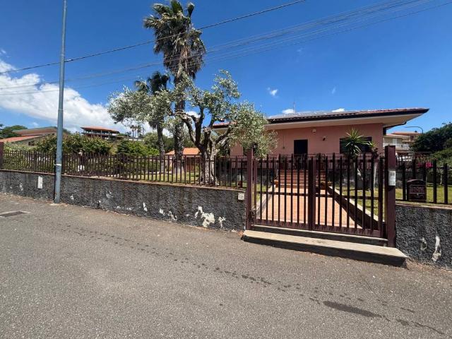 Villa Indipendente in vendita a Pedara, Sicilia