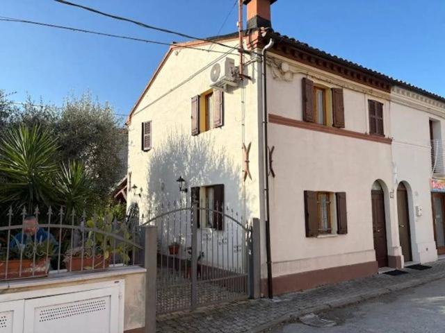 Villa Indipendente in vendita a Trecastelli, Marche