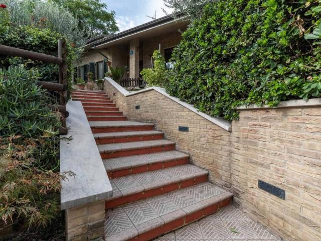 Villa Indipendente in vendita a Ripe, Ancona