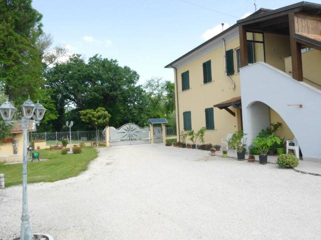 Villa Indipendente in vendita a Trecastelli, Marche