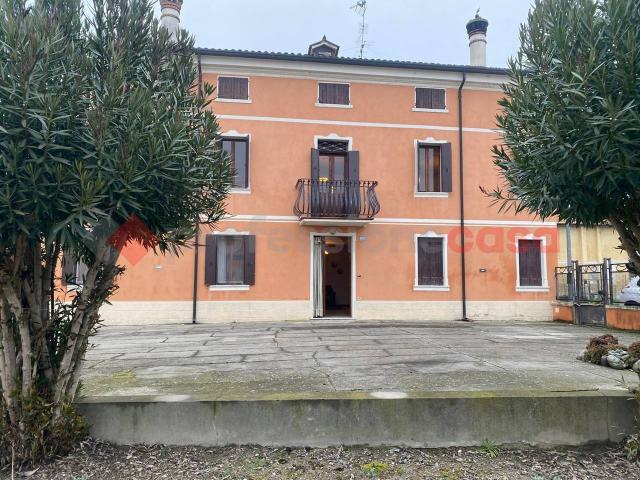 Villa Indipendente in vendita a Trecenta, Rovigo