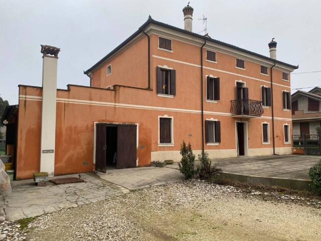 Villa Indipendente in vendita a Trecenta, Veneto