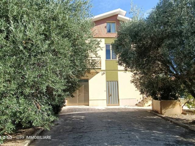 Villa Indipendente in vendita a Chiesanuova, Marche
