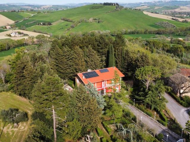 Villa Indipendente in vendita a Contrada Valchiusa, Marche