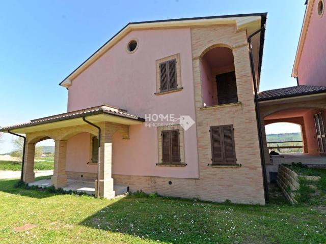 Villa Indipendente in vendita a Contrada Santa Maria in Selva, Marche