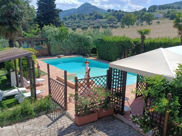 Villa Indipendente in vendita a Chiesanuova, Marche