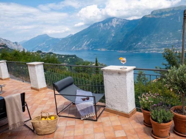 Villa Indipendente in vendita a Comunità Montana Parco Alto Garda bresciano, Tremosine