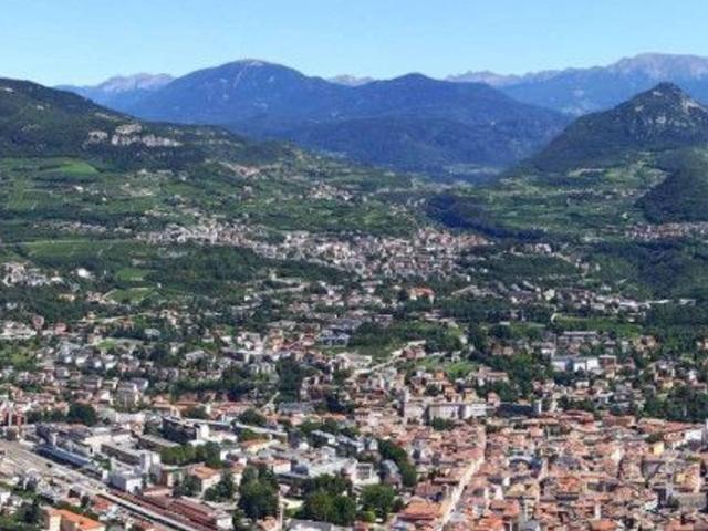 Villa Indipendente in vendita a Piedicastello, Trento