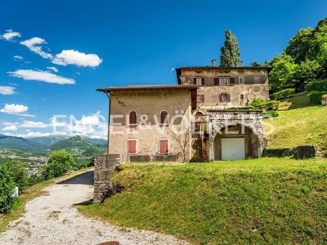 Villa Indipendente in vendita a Territorio Val d'Adige, Trento