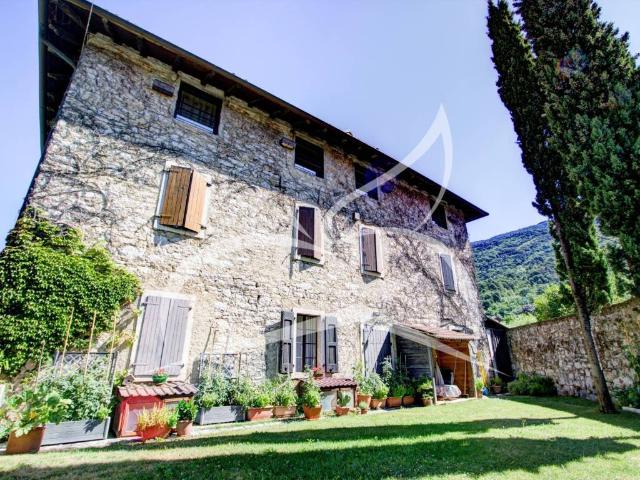 Villa Indipendente in vendita a Territorio Val d'Adige, Trento