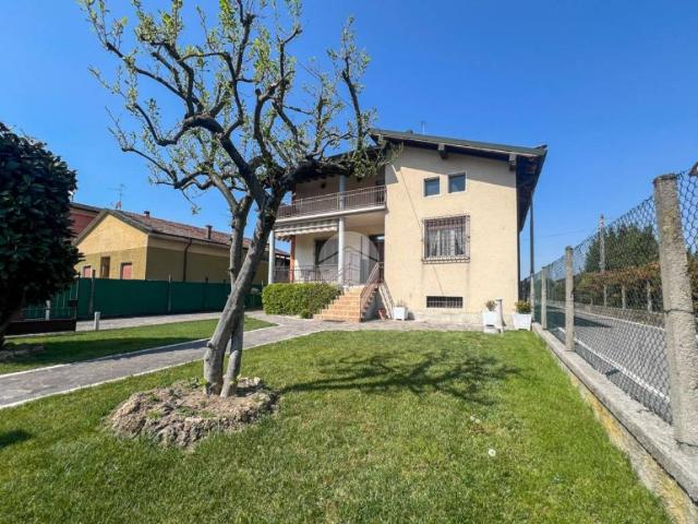 Villa Indipendente in vendita a Trenzano, Lombardia
