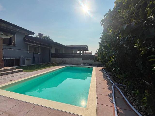 Villa Indipendente in vendita a Trenzano, Lombardia