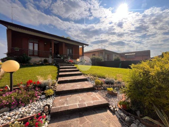 Villa Indipendente in vendita a Trenzano, Lombardia