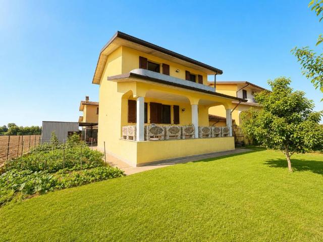 Villa Indipendente in vendita a Trenzano, Lombardia
