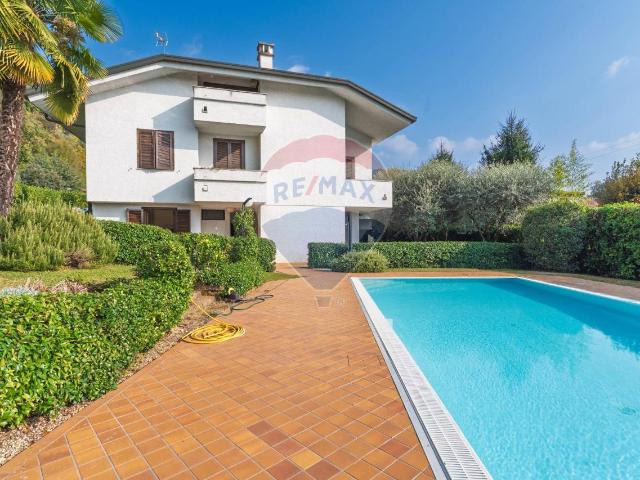 Villa Indipendente in vendita a Colle, Trescore Balneario