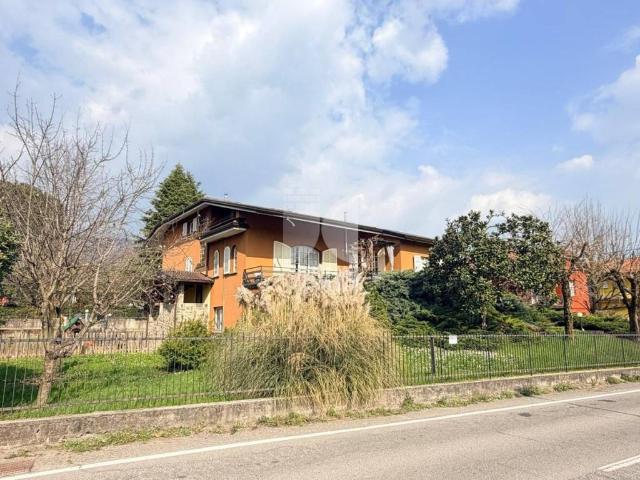 Villa Indipendente in vendita a Trescore Balneario, Lombardia