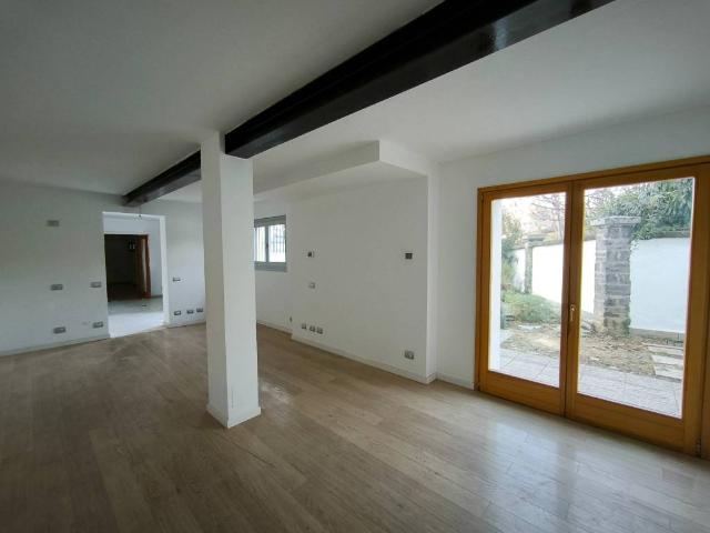 Villa Indipendente in vendita a Trescore Balneario, Bergamo
