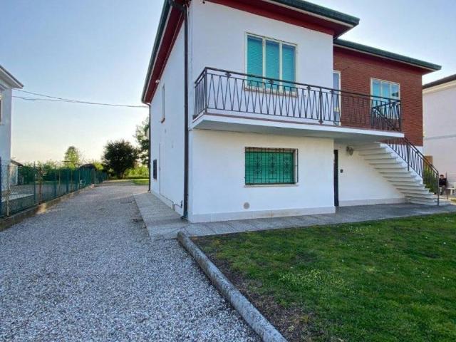 Villa Indipendente in vendita a Ferrara, Reggio Emilia