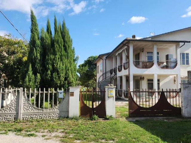 Villa Indipendente in vendita a Brazzolo, Tresignana