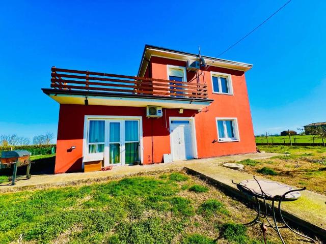 Villa Indipendente in vendita a Unione Terre e Fiumi, Reggio Emilia