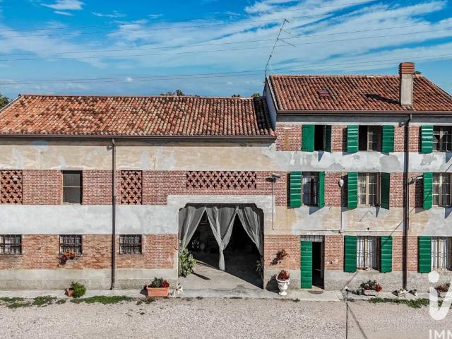 Villa Indipendente in vendita a Trevenzuolo, Verona