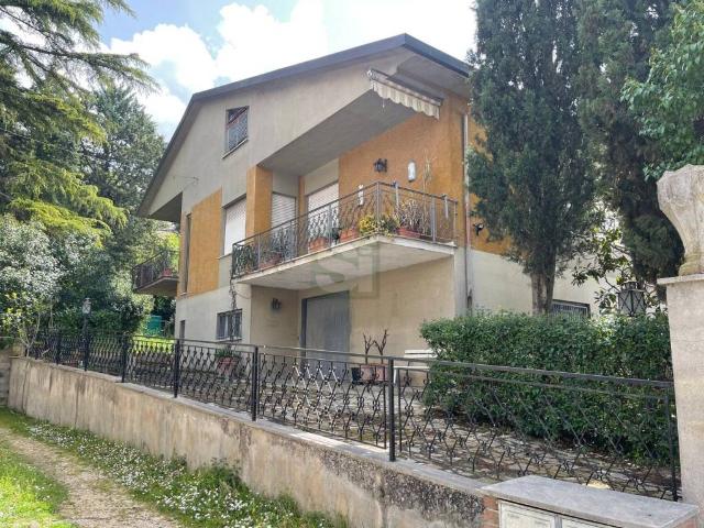 Villa Indipendente in vendita a Trevi, Umbria