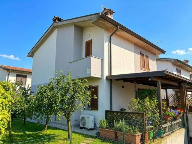 Villa Indipendente in vendita a Treviglio, Lombardia