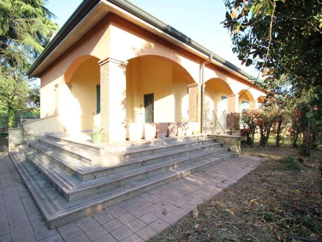 Villa Indipendente in vendita a Treviglio, Lombardia