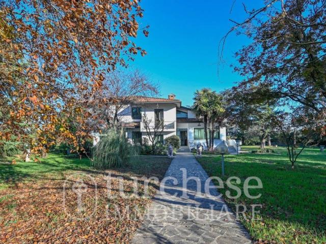 Villa Indipendente in vendita a Treviglio, Lombardia