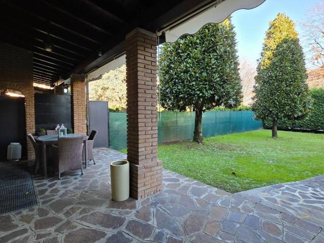 Villa Indipendente in vendita a Treviglio, Lombardia
